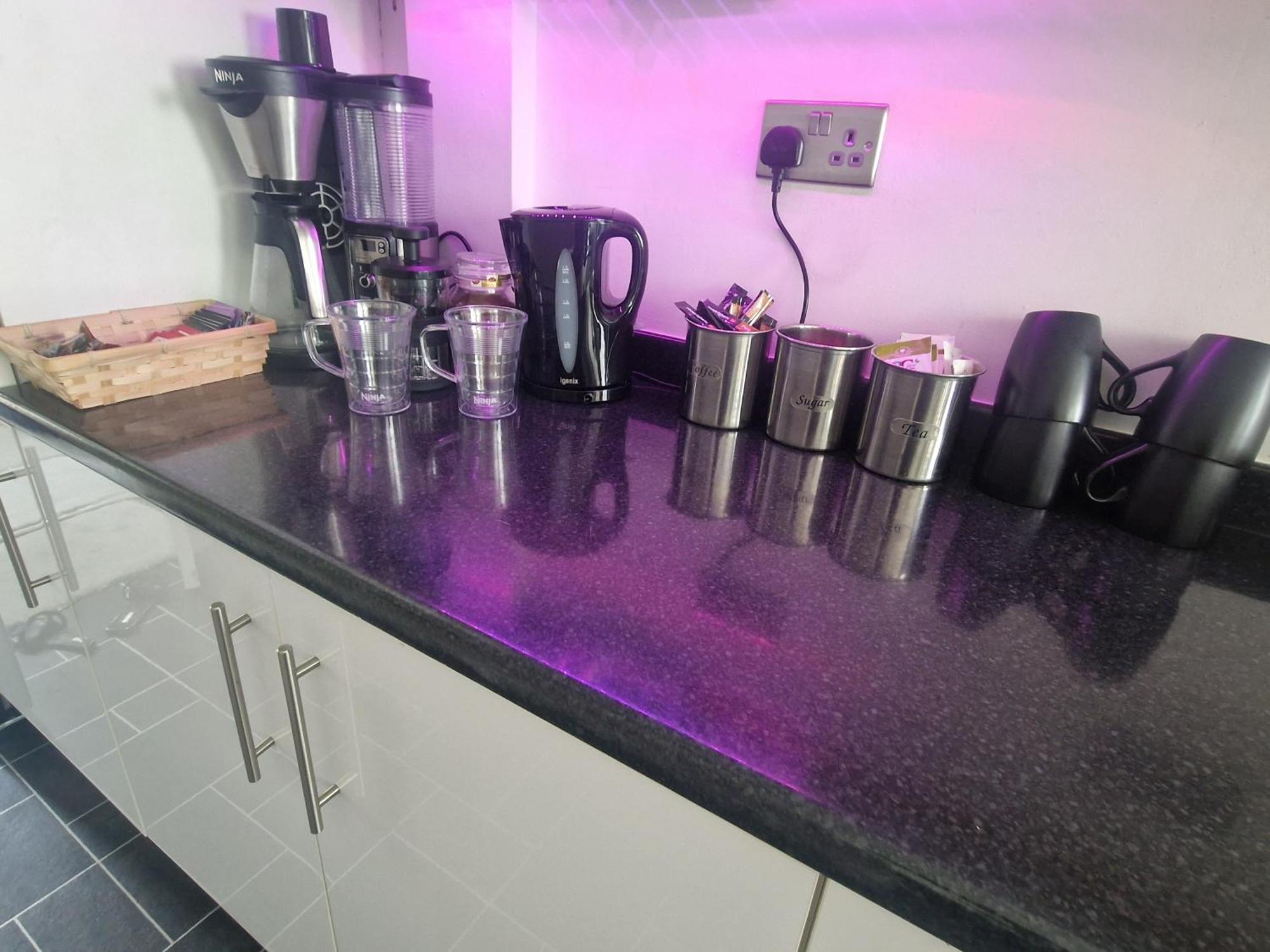 Апартаменты Stylish & Modern 2 Bed House With Free Parking Leeds Лидс Экстерьер фото